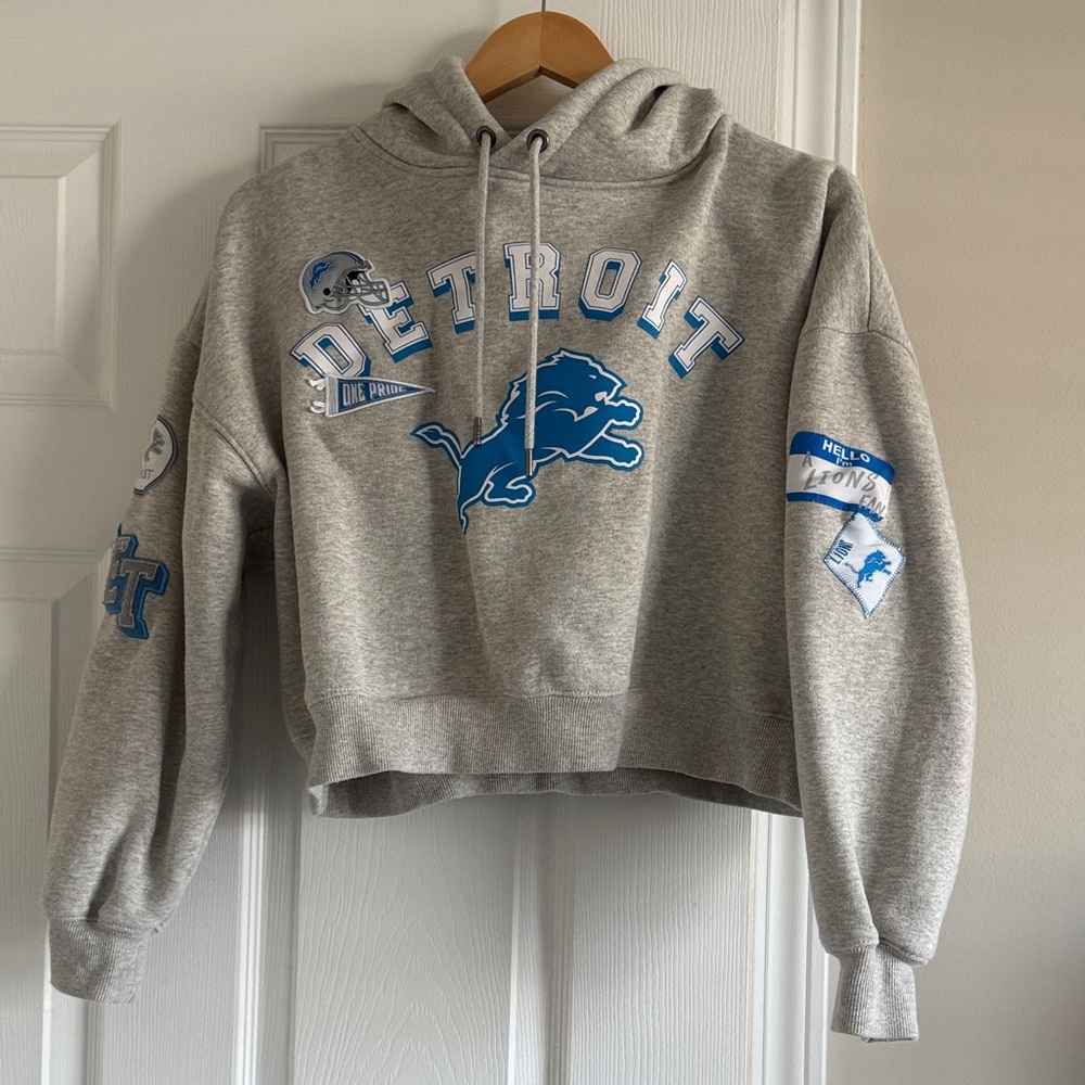 WEAR by Erin Andrews Detroit Lions Cropped Hoodie